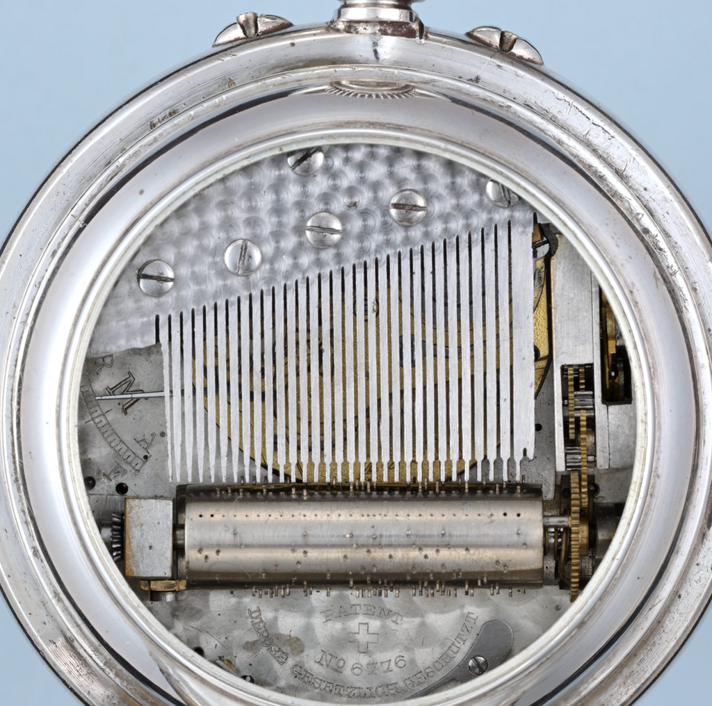 Large Musical Silver Hunter